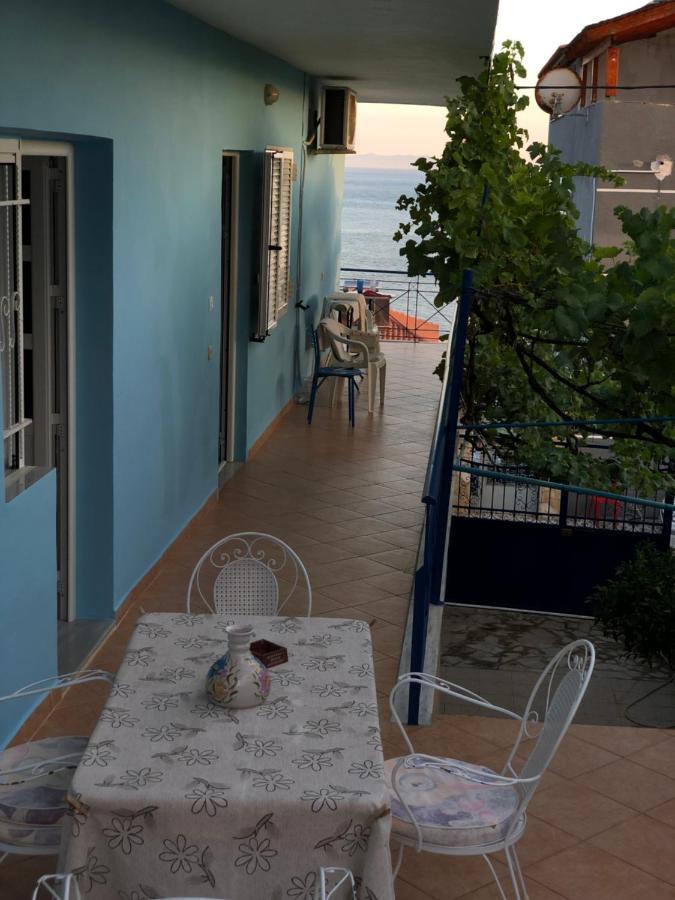 Dina House Hotel Himare Exterior photo